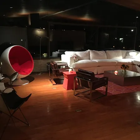 1956 Award Masterpiece .Easy Conmute To Nyc.Nature Surrounded . Villa